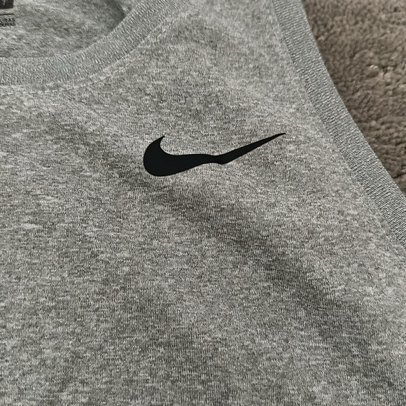 Nike women’s tank- The Nike Tee- size medium- new without tags - Picture 2 of 6
